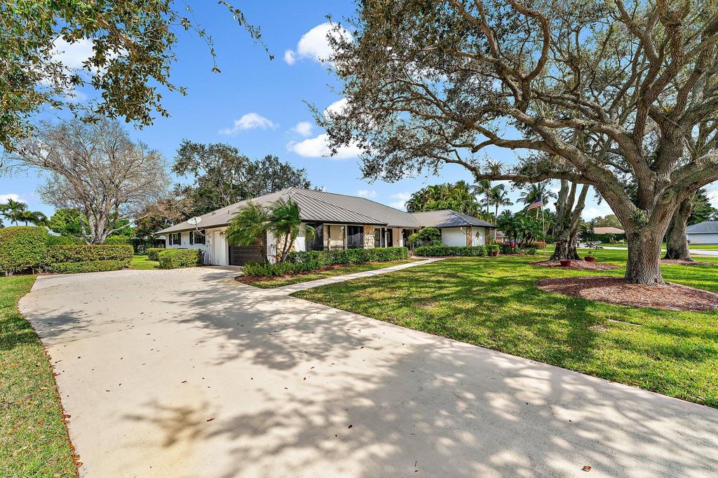 Photo of 59 SE Turtle Creek Drive, Tequesta, FL 33469 (MLS # R11062059)