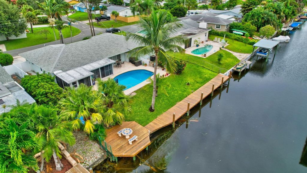 Photo of 1036 SW 26th Avenue, Boynton Beach, FL 33426 (MLS # R11028380)