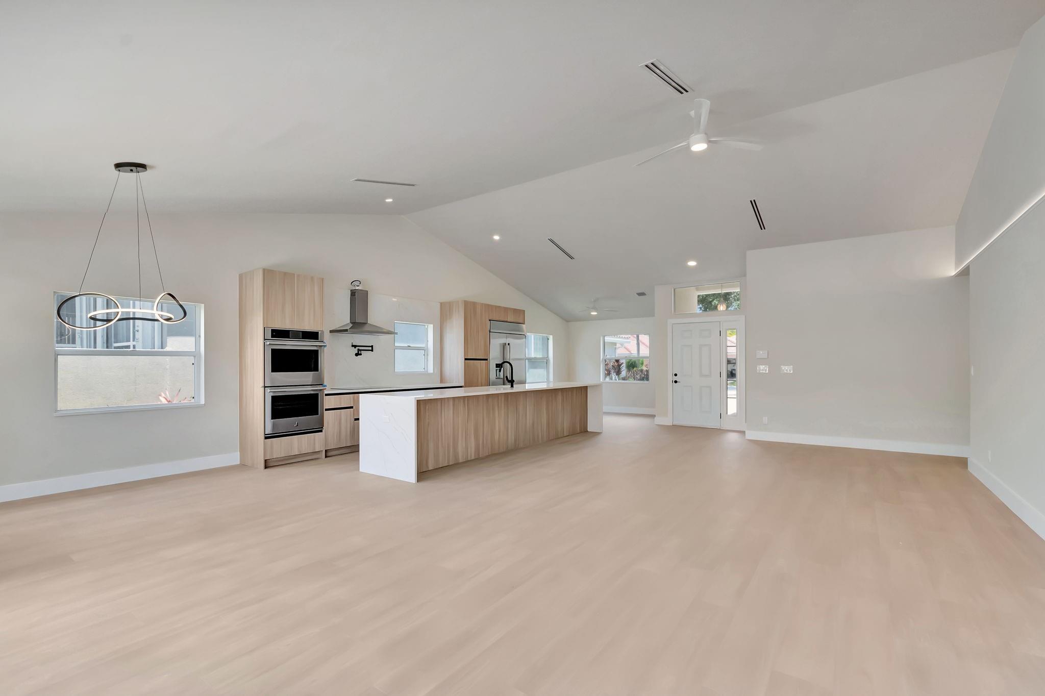 5530 Grande Palm Cir