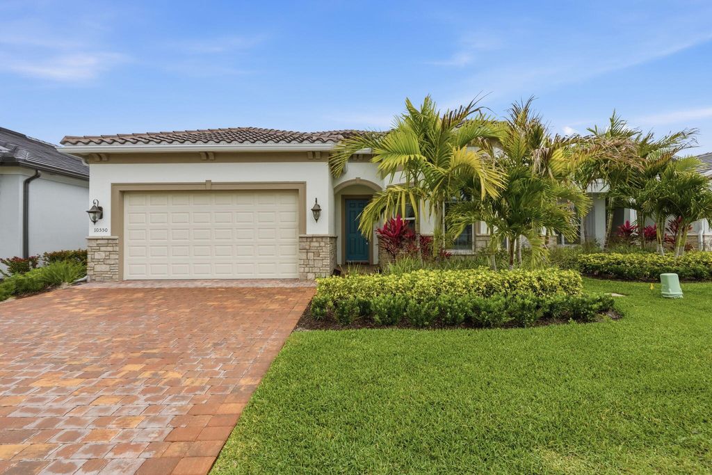 Photo of 10550 Northbrook Circle, Palm Beach Gardens, FL 33412 (MLS # B26015954)