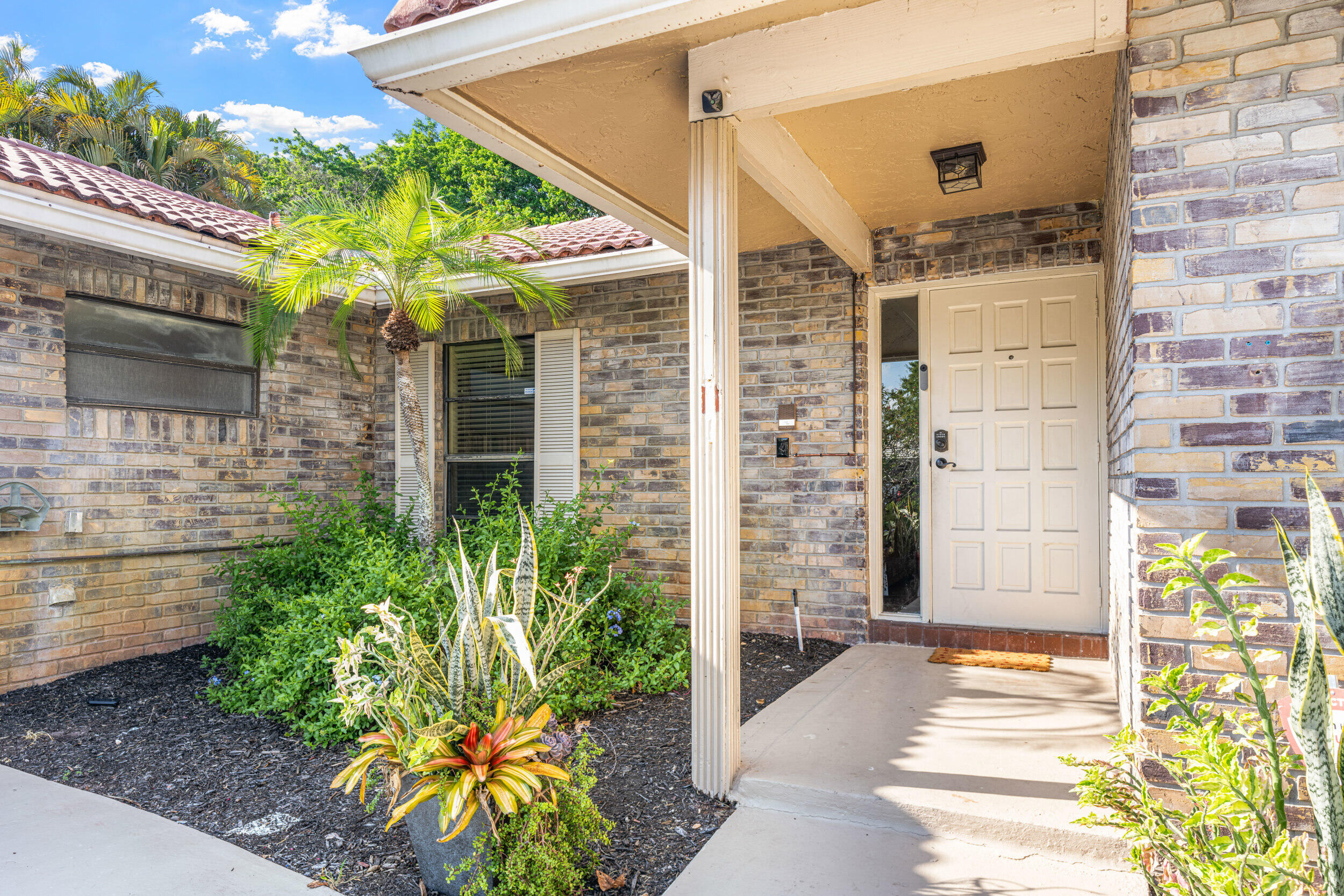 BOCA GREENS - Residential