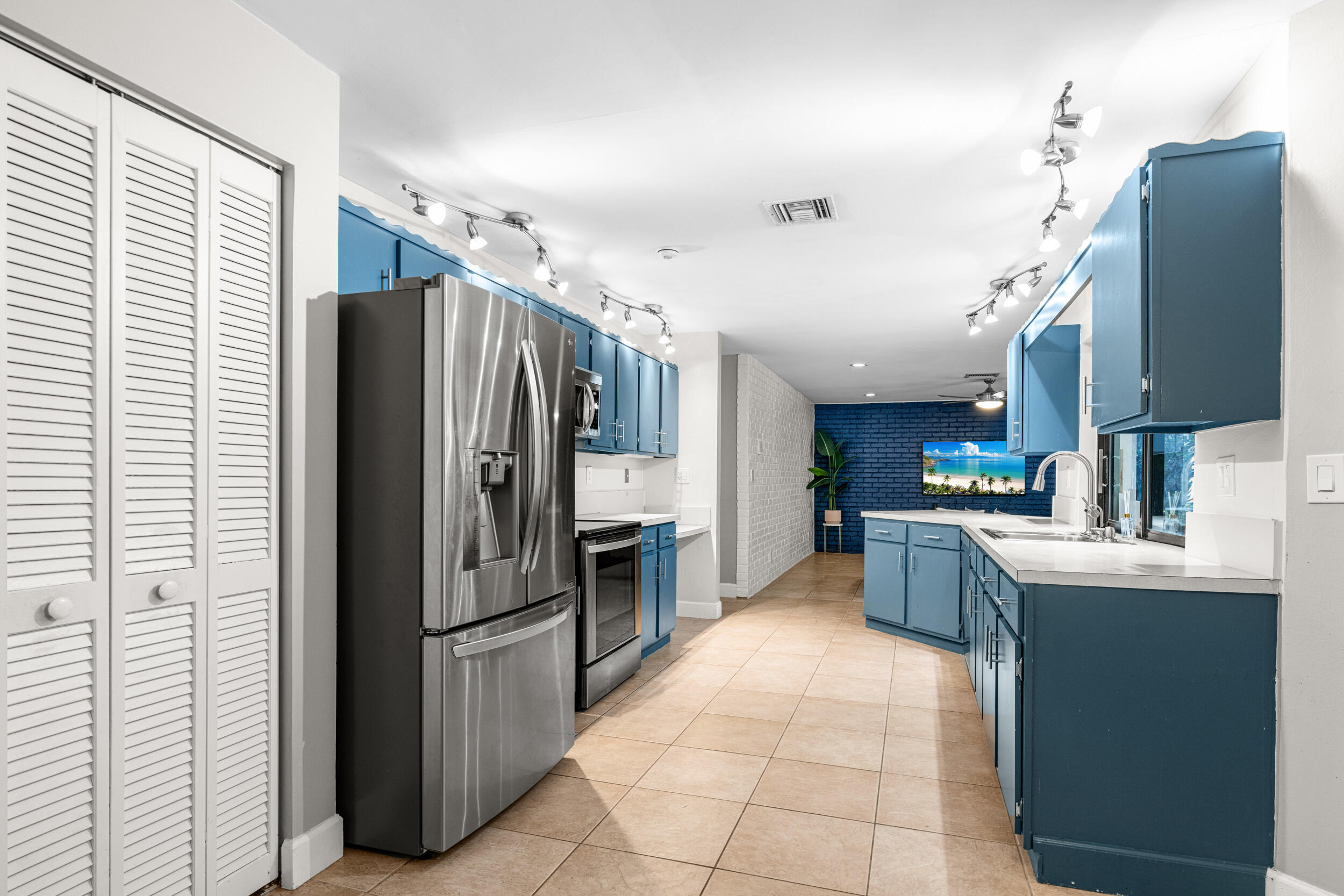 BOCA GREENS - Residential