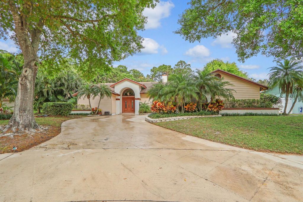 Photo of 6689 Inland Court, Jupiter, FL 33458 (MLS # R10963161)