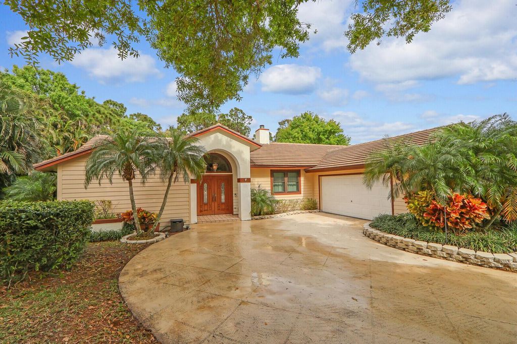 Photo of 6689 Inland Court, Jupiter, FL 33458 (MLS # R10963161)