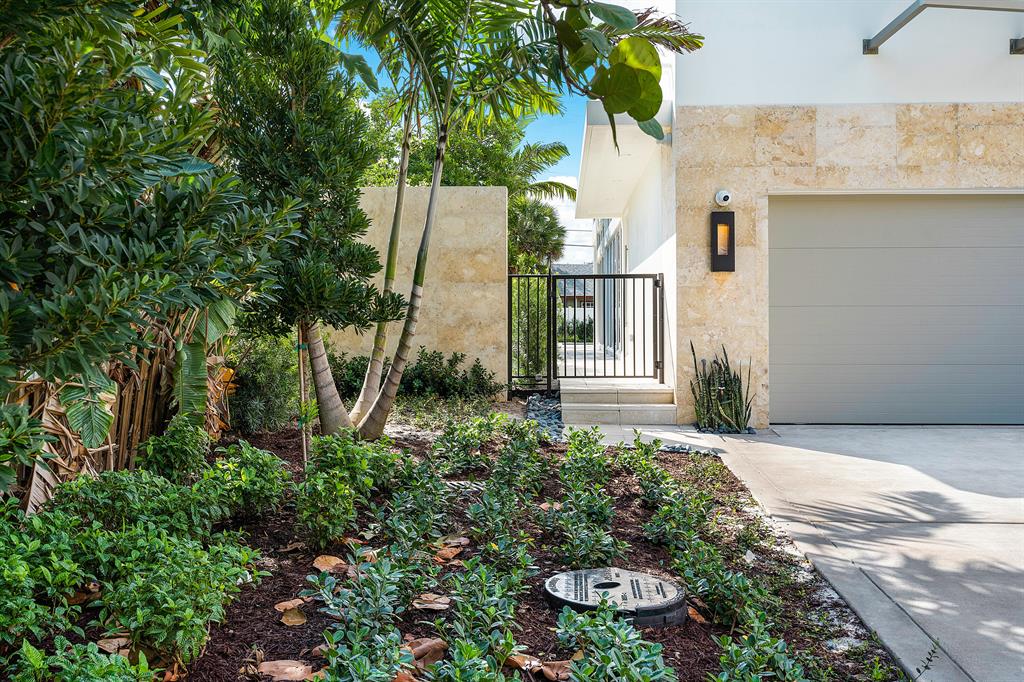 LA HACIENDA DELRAY - Residential