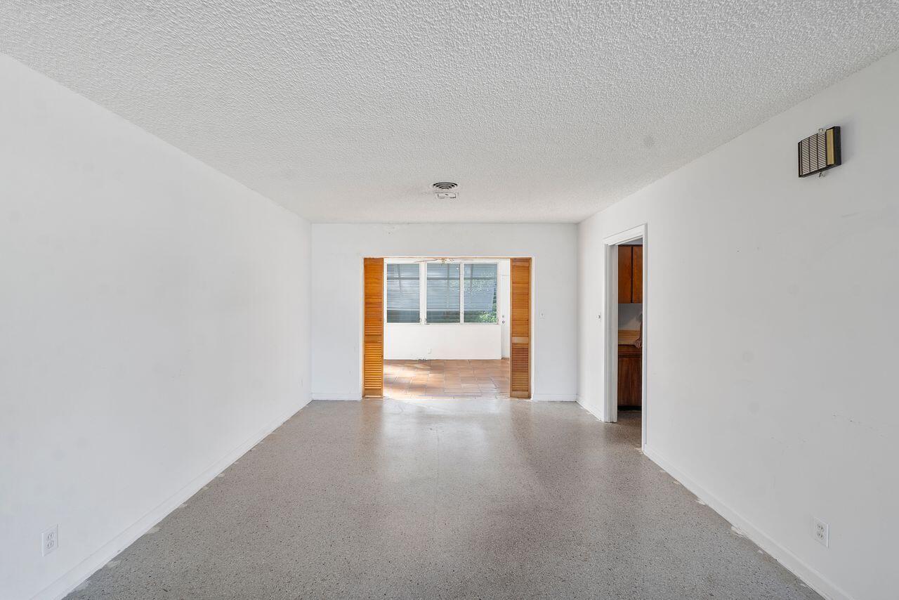 102 NW 12TH Street