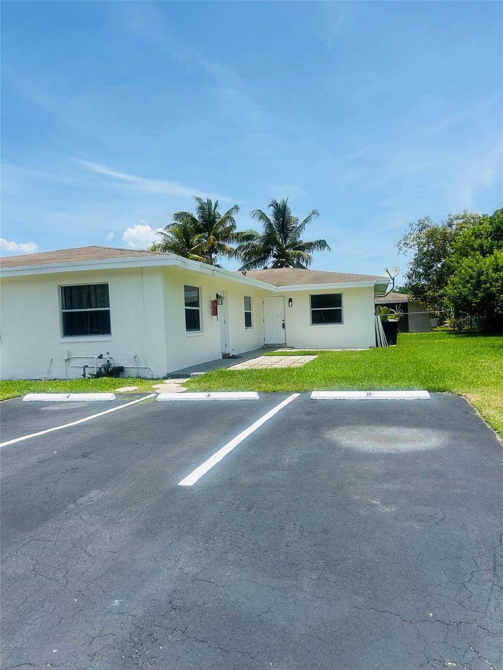 Photo of 1471 NW 20th St #B, Fort Lauderdale, FL 33311 (MLS # F10488242)