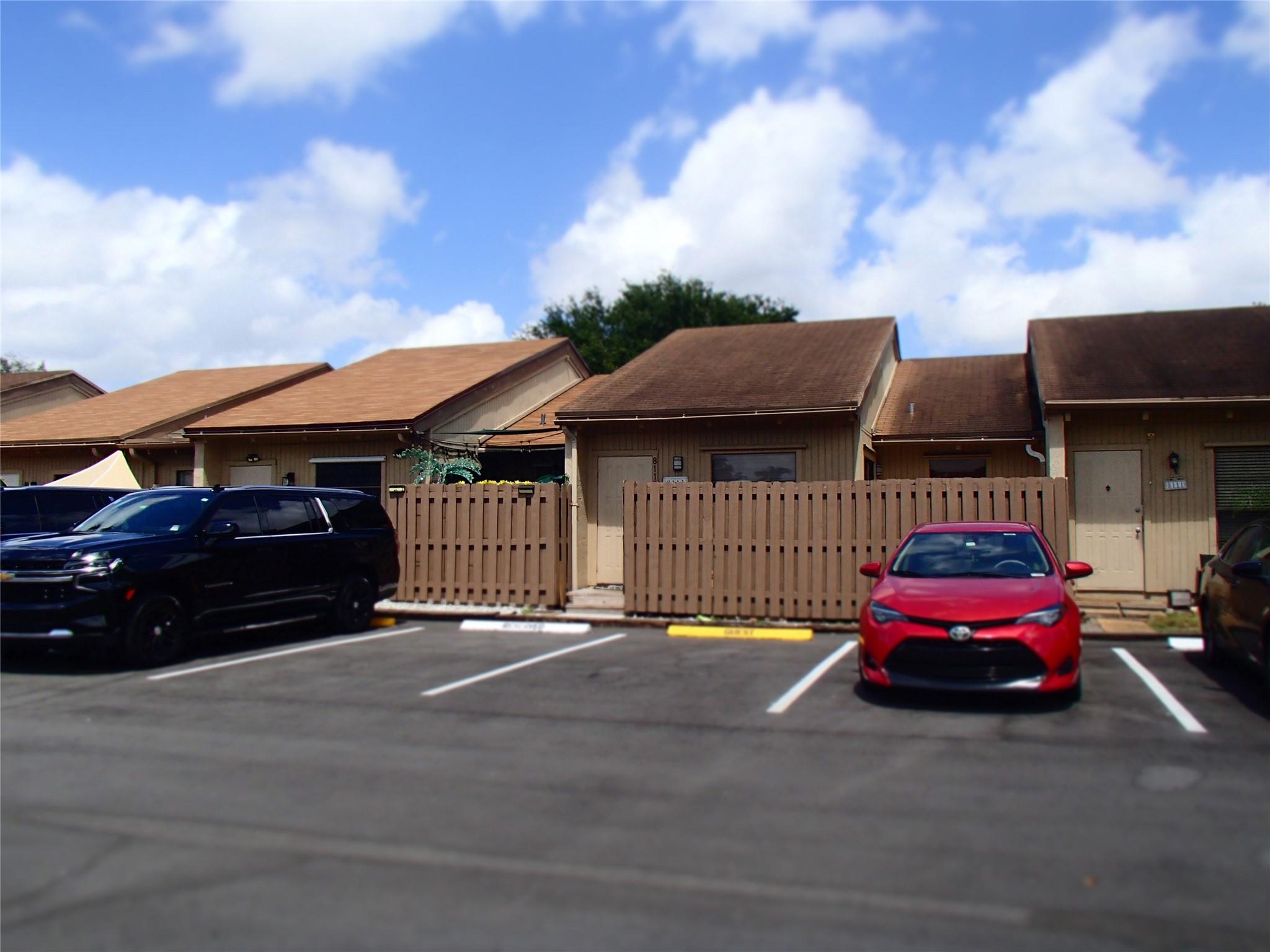 8113 SW 24th St 8113, Davie, FL, 33324/$309,000 1 8113 SW 24th St 8113