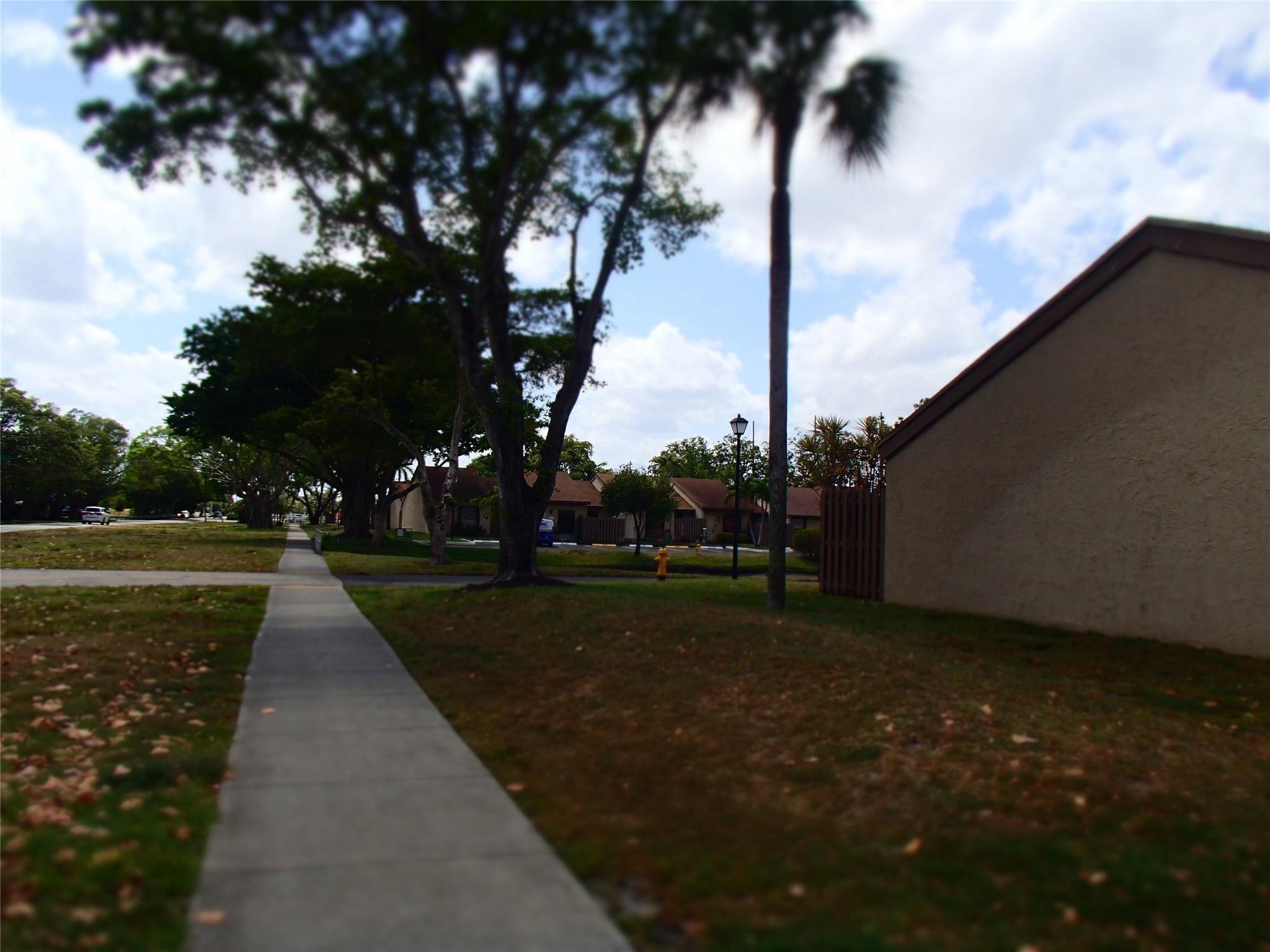 8113 SW 24th St 8113, Davie, FL, 33324/$309,000 3 8113 SW 24th St 8113