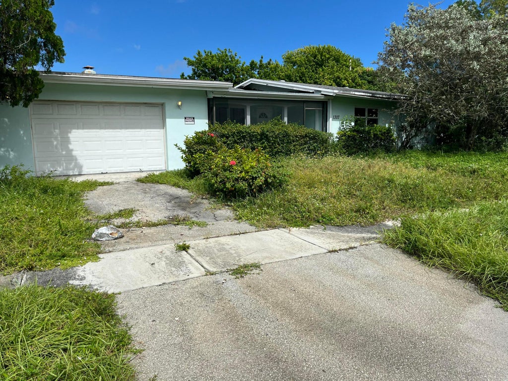 Photo of 1307 NW 15TH Place, Fort Lauderdale, FL 33311 (MLS # B26094442)