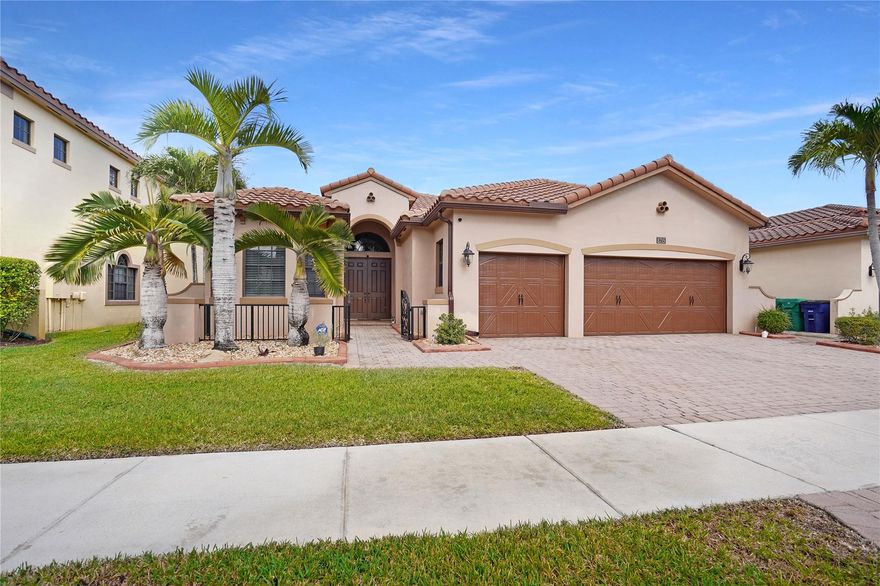 BEAUTIFUL HOME IN ESTADA GATED COMMUINTY. A+ RATING SCHOOLS IN COOPER CITY.
4 BEDROOMS AND 3 FULL BATHS, 3 CAR GARAGE, COVERED PATIO OVER 3000+ SQ WITH MANY UPGRADES THROUGHOUT THE HOUSE.
TRULY PEACEFUL WATER VIEW AND ENJOY TRANQUILITY TIME.