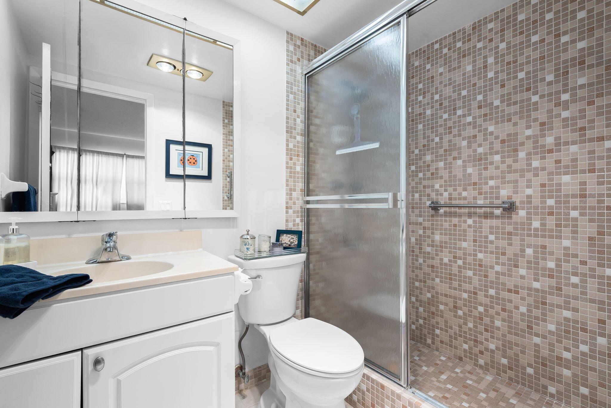 PENTHOUSE TOWERS CONDO - Residential Lease