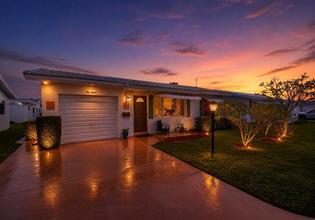 Photo of 112 SW 9th Street, Boynton Beach, FL 33426 (MLS # B26017138)