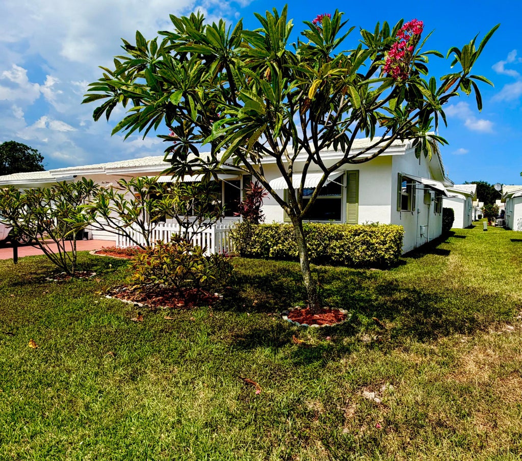 Photo of 112 SW 9th Street, Boynton Beach, FL 33426 (MLS # B26017138)