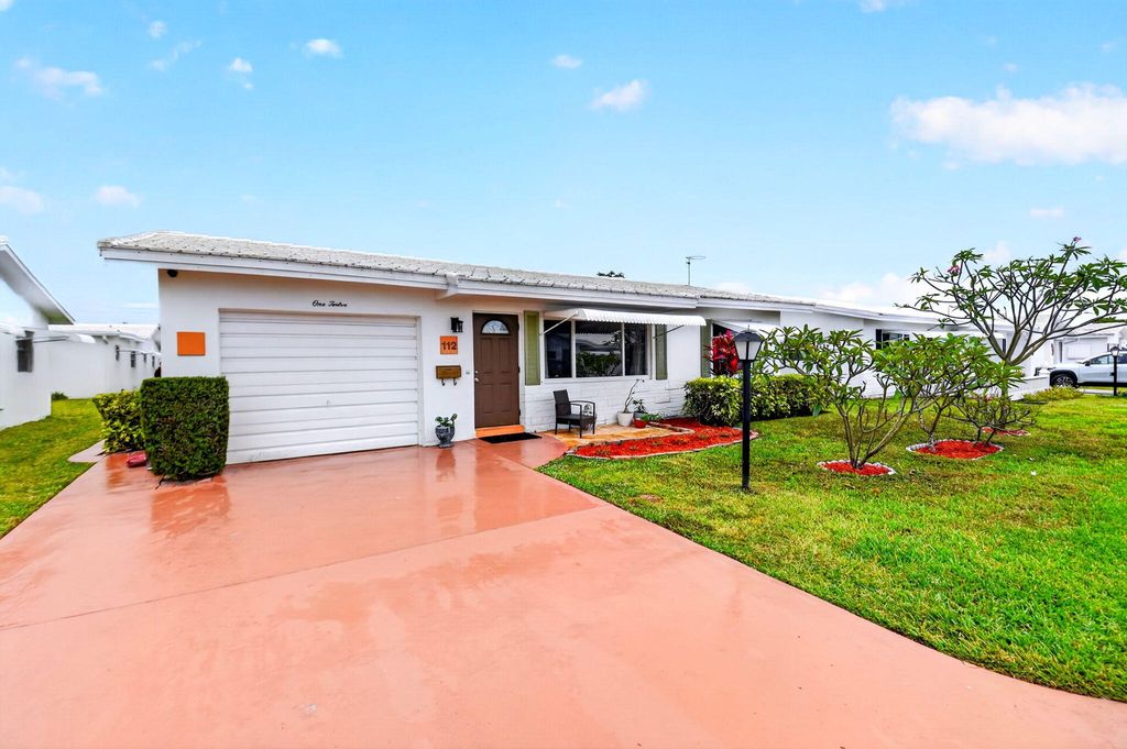 Photo of 112 SW 9th Street, Boynton Beach, FL 33426 (MLS # B26017138)