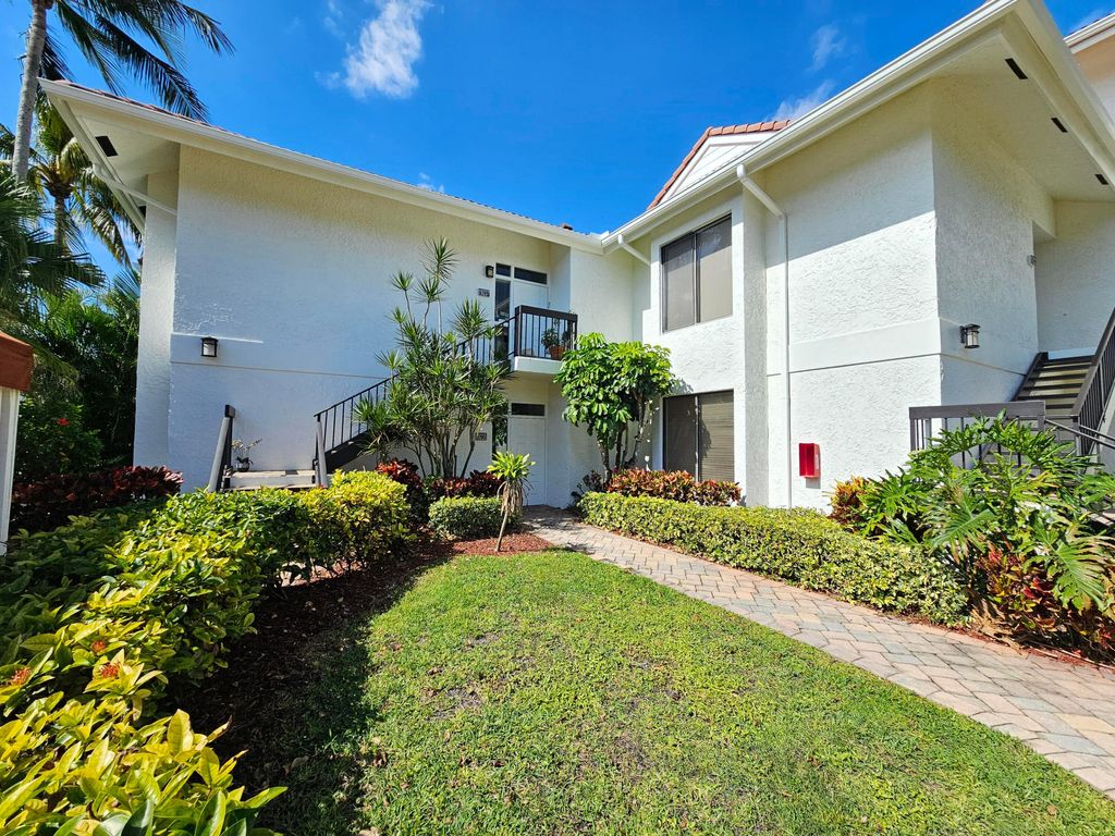 Photo of 19235 Sabal Lake Drive, Boca Raton, FL 33434 (MLS # B26004604)