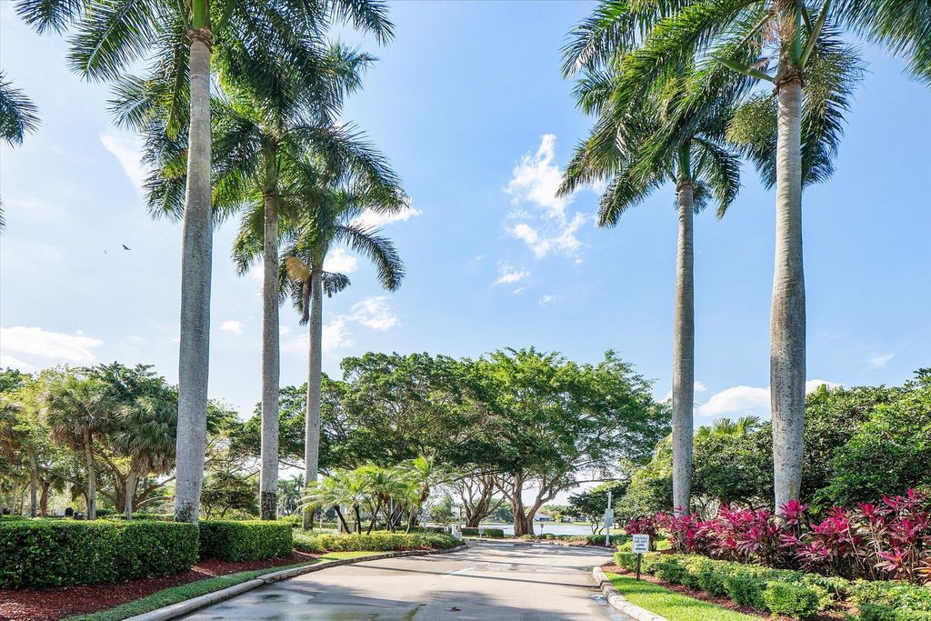 Photo of 2013 Harbor View Circle, Weston, FL 33327 (MLS # B26007305)