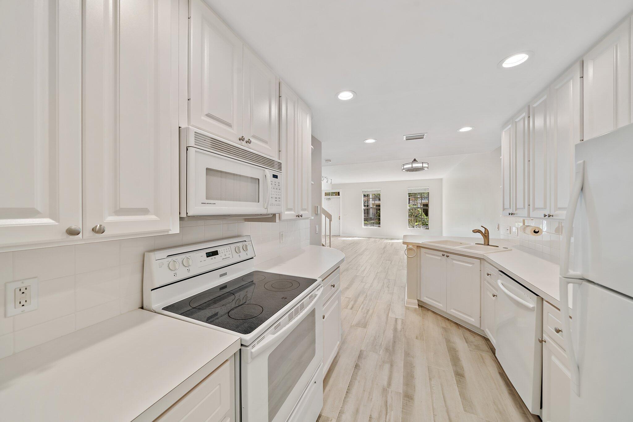 CHARLESTON COURT AT ABACO - Residential Lease