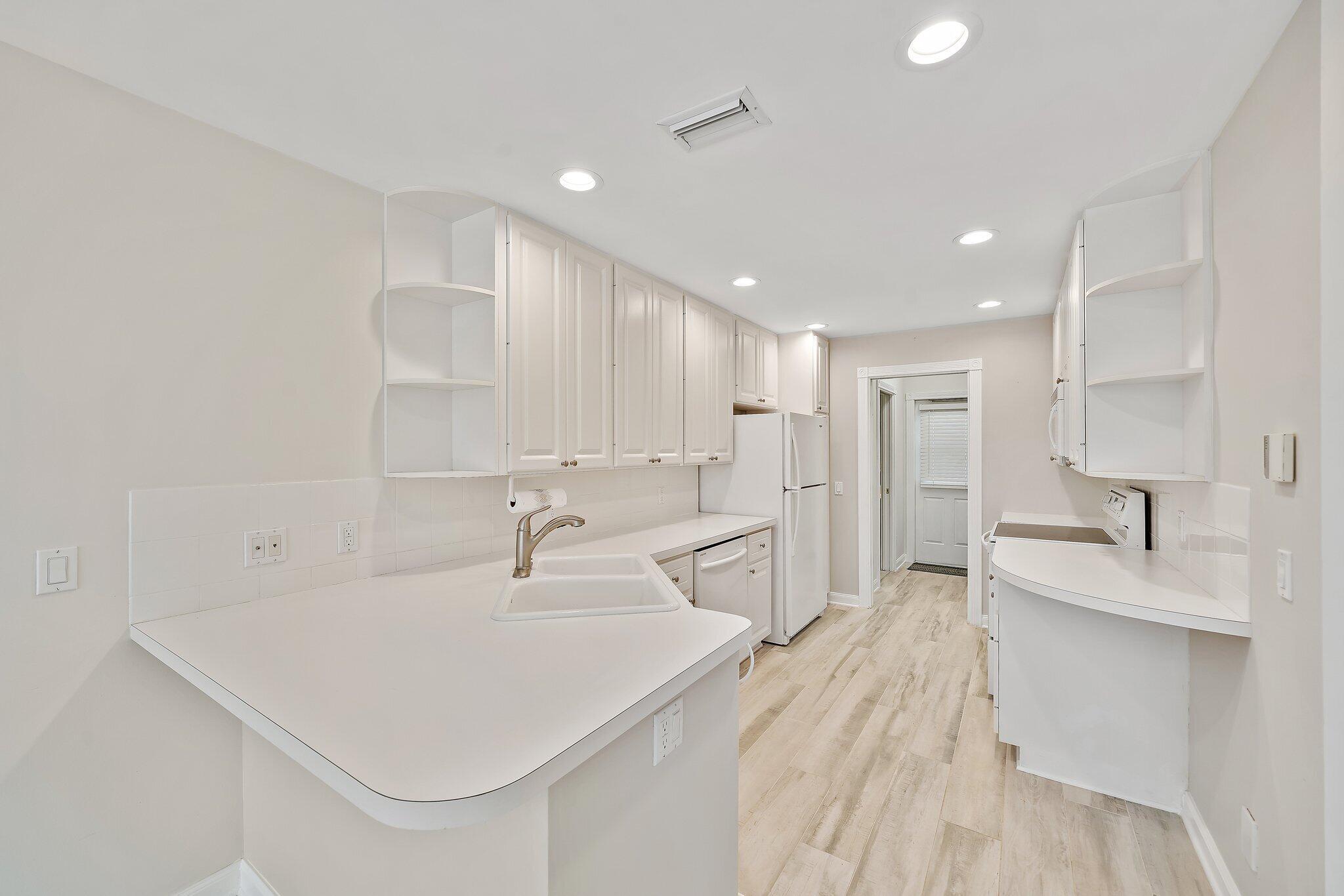 CHARLESTON COURT AT ABACO - Residential Lease