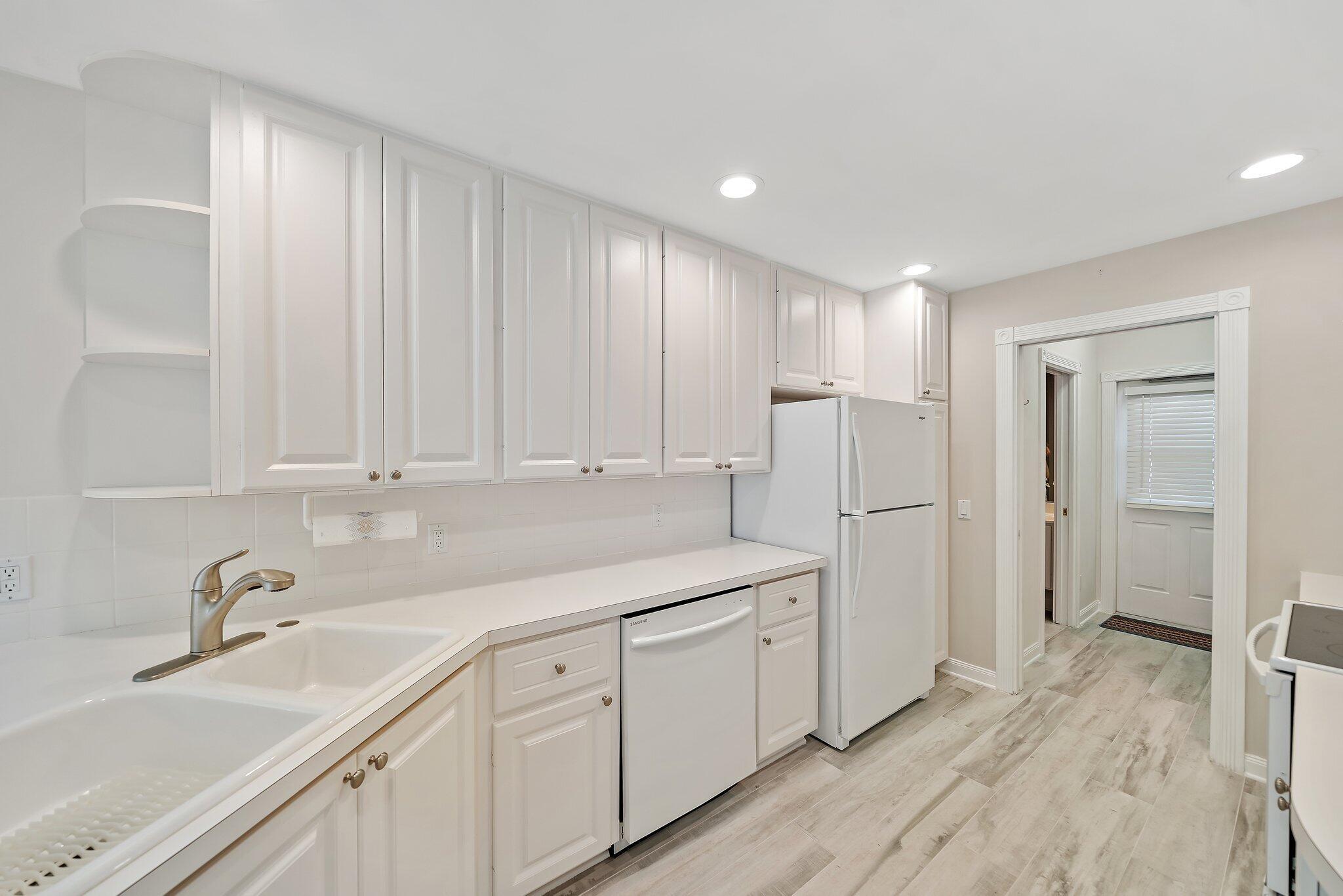 CHARLESTON COURT AT ABACO - Residential Lease