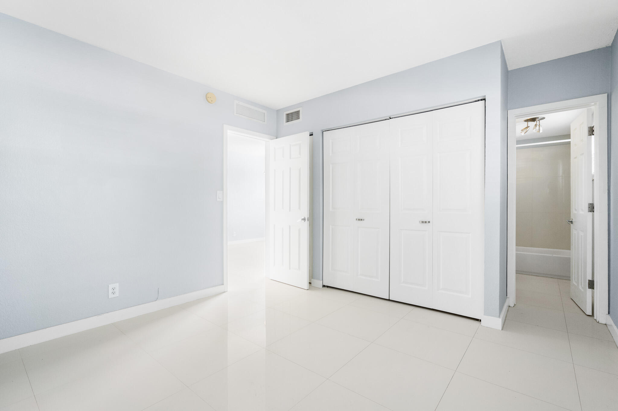 LAS OLAS PARK CORR PLAT - Residential Lease