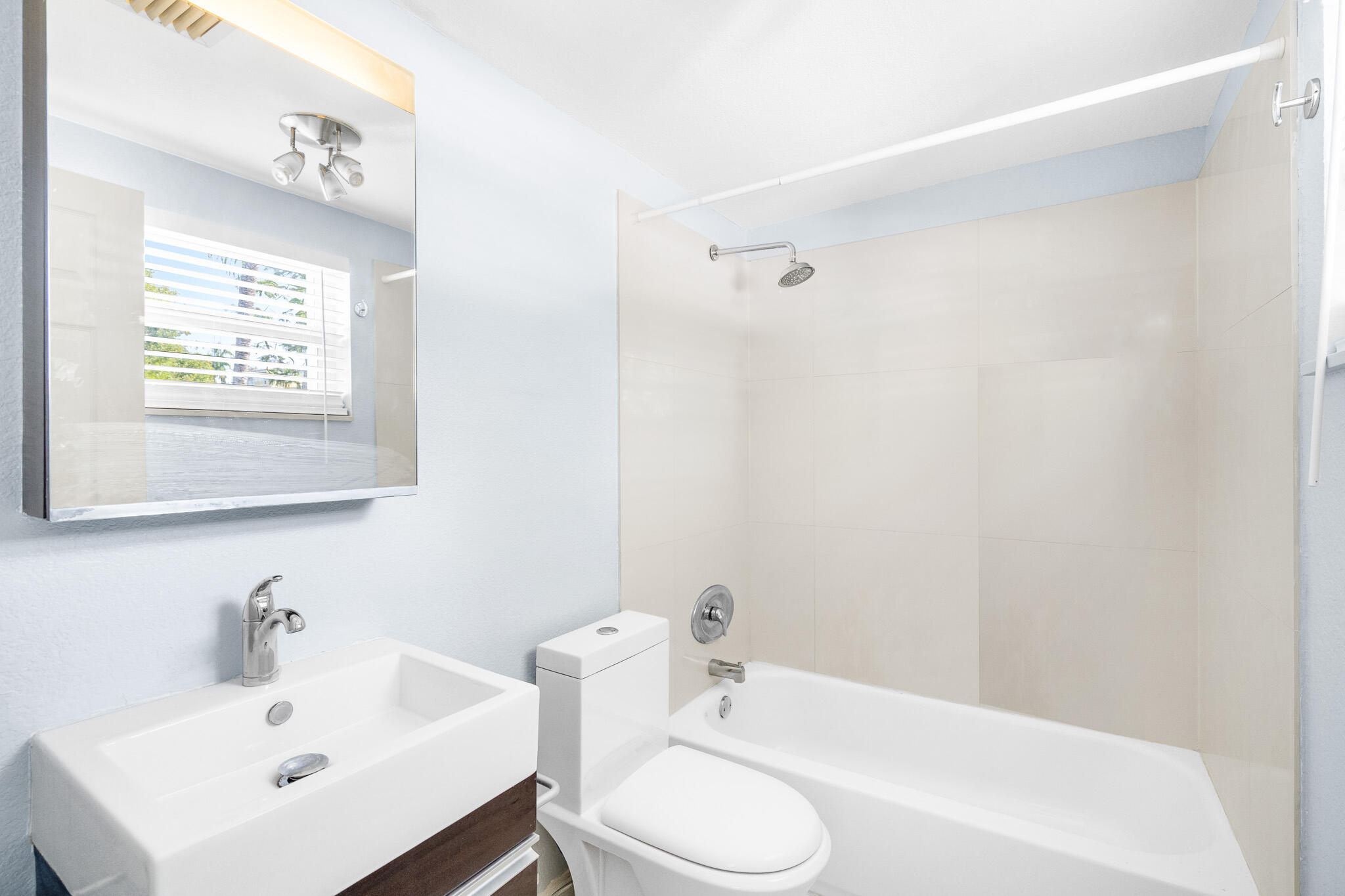 LAS OLAS PARK CORR PLAT - Residential Lease