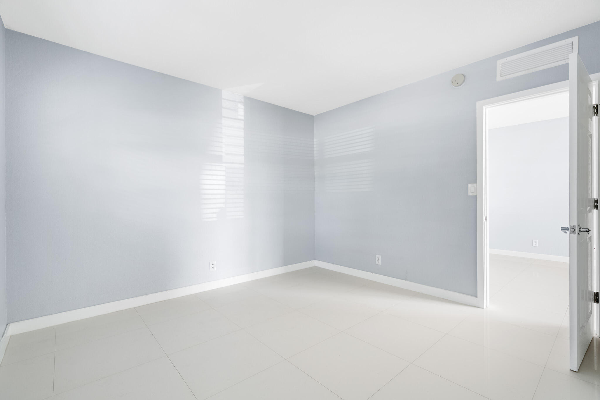 LAS OLAS PARK CORR PLAT - Residential Lease