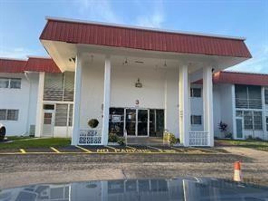 LARGE UPDATED 1BEDROOM ONE BATH ROOM FOR RENT.  55+ COMMUNITY. BUILDING 3.