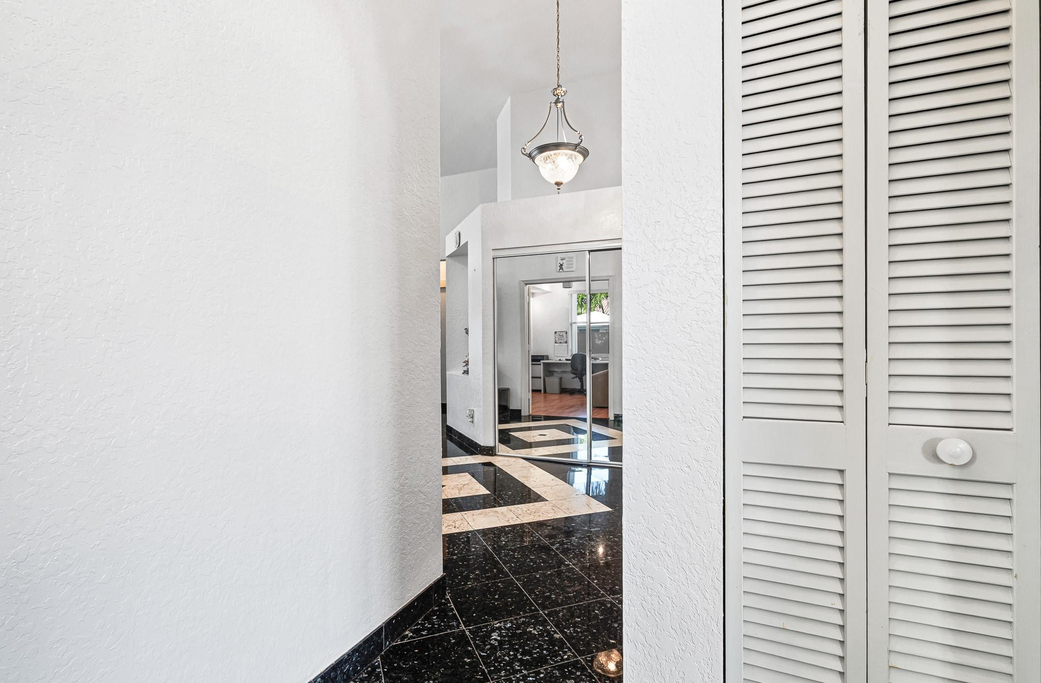 OAKLAND LAKES - Residential