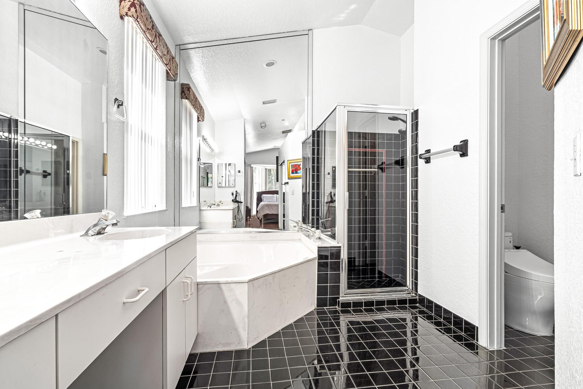 OAKLAND LAKES - Residential