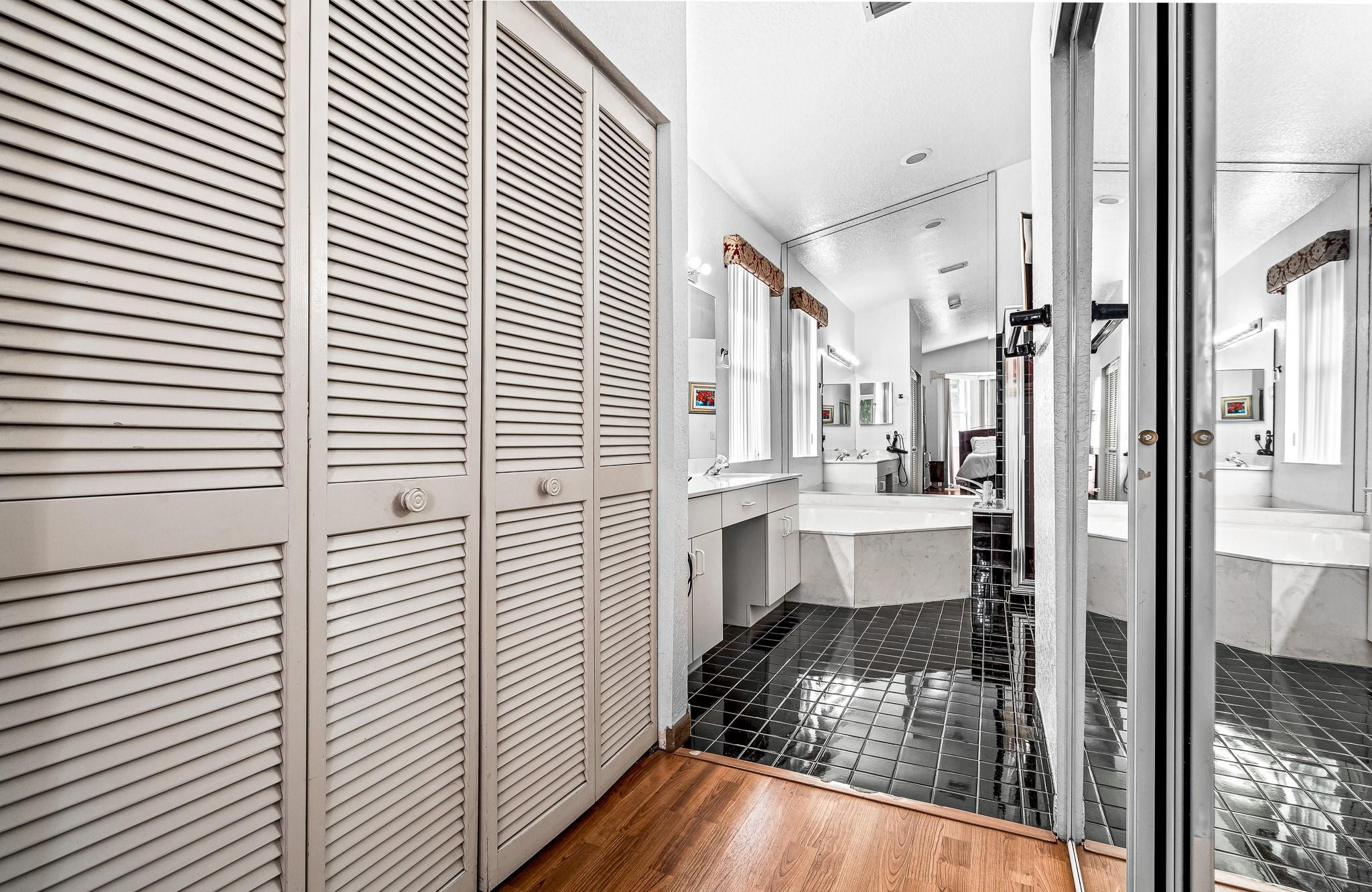 OAKLAND LAKES - Residential