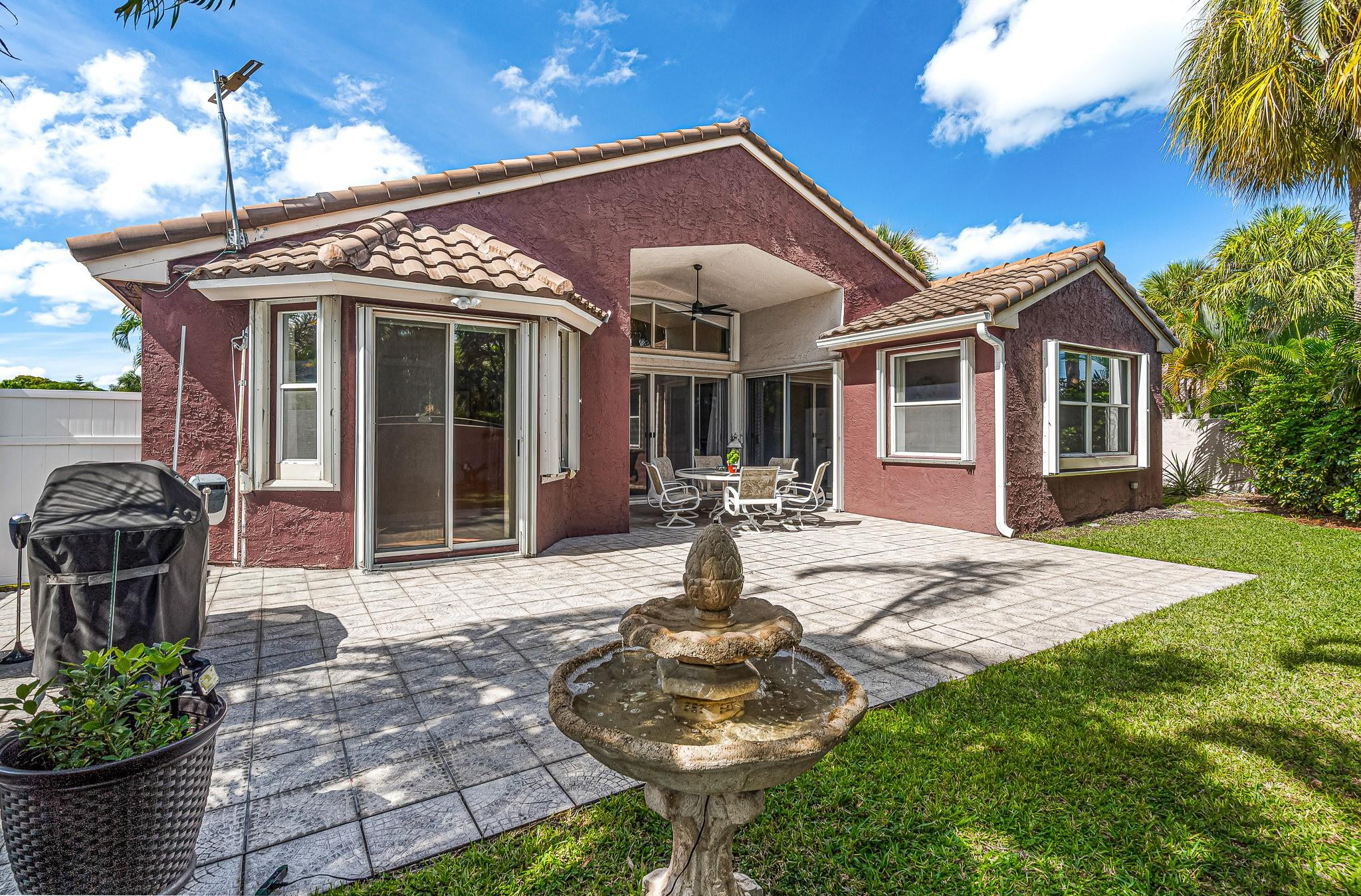 OAKLAND LAKES - Residential