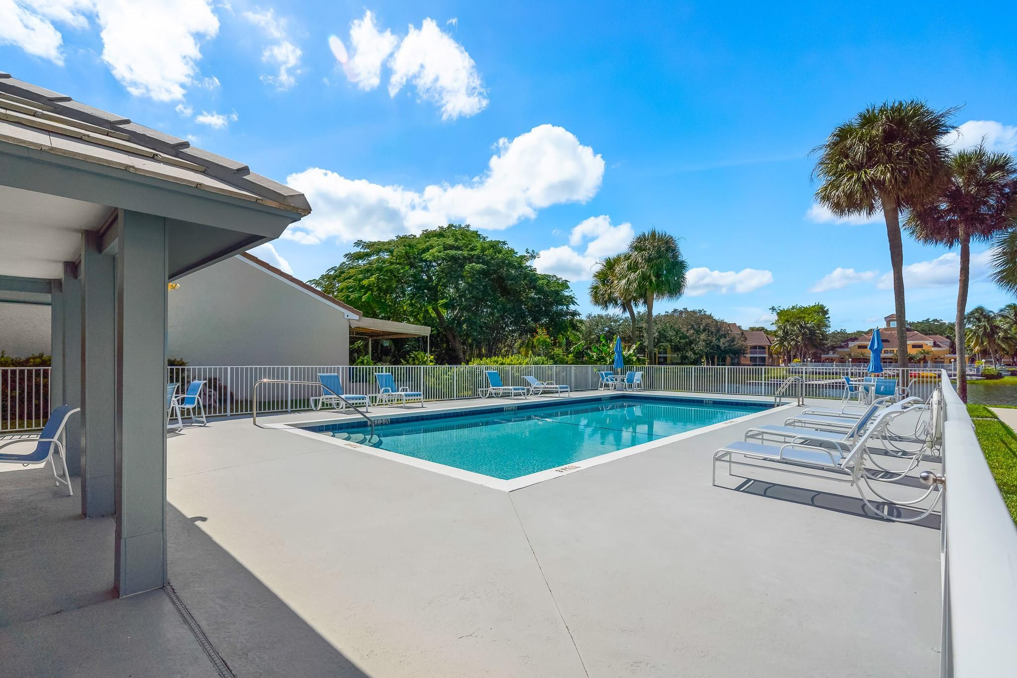 OAKLAND LAKES - Residential