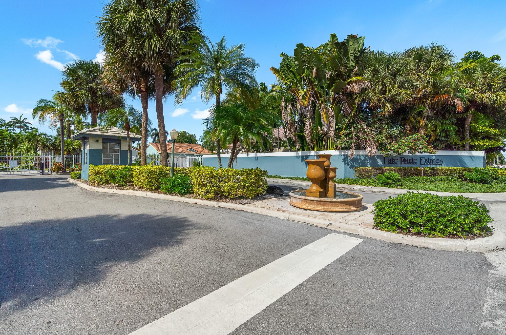 OAKLAND LAKES - Residential