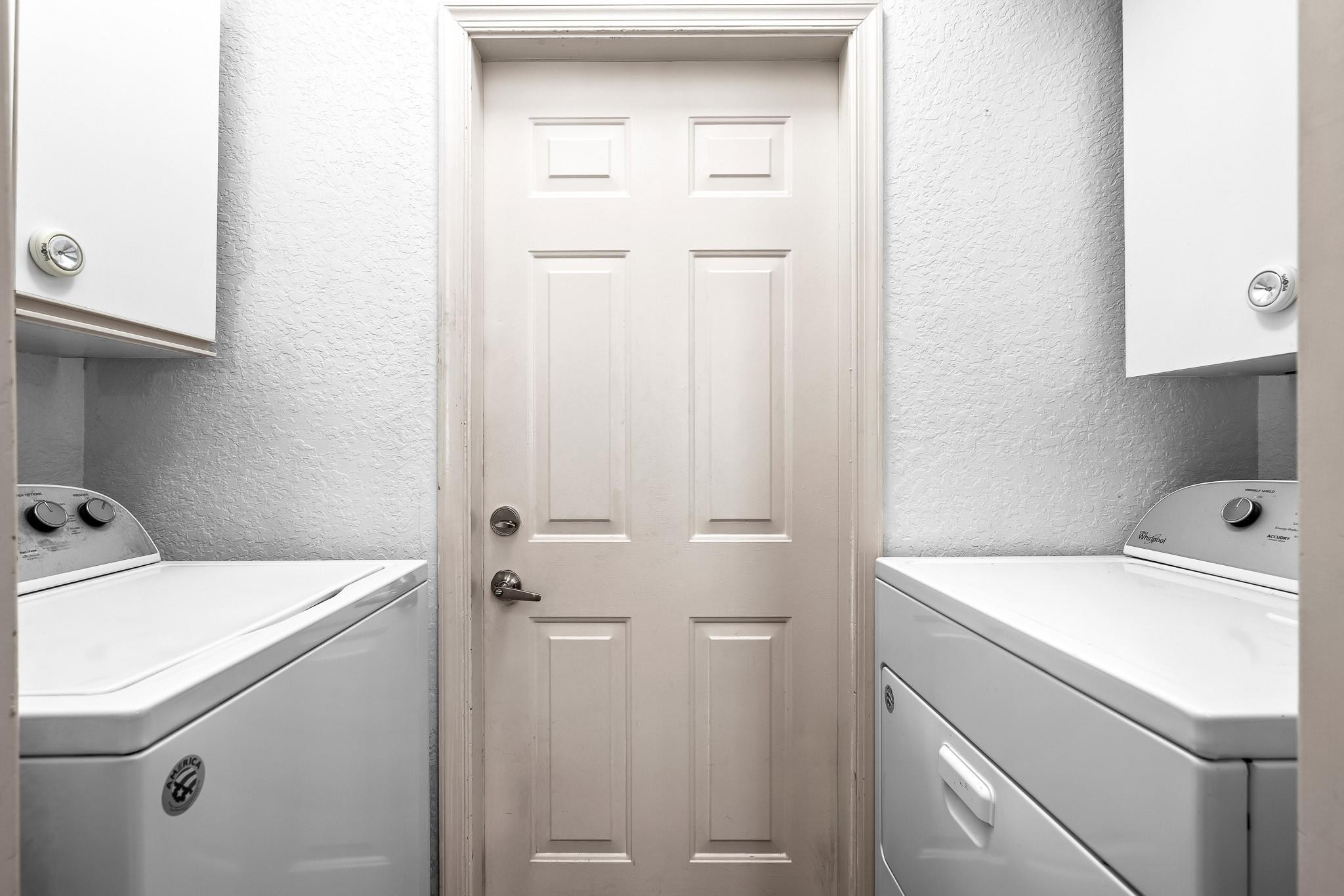 OAKLAND LAKES - Residential