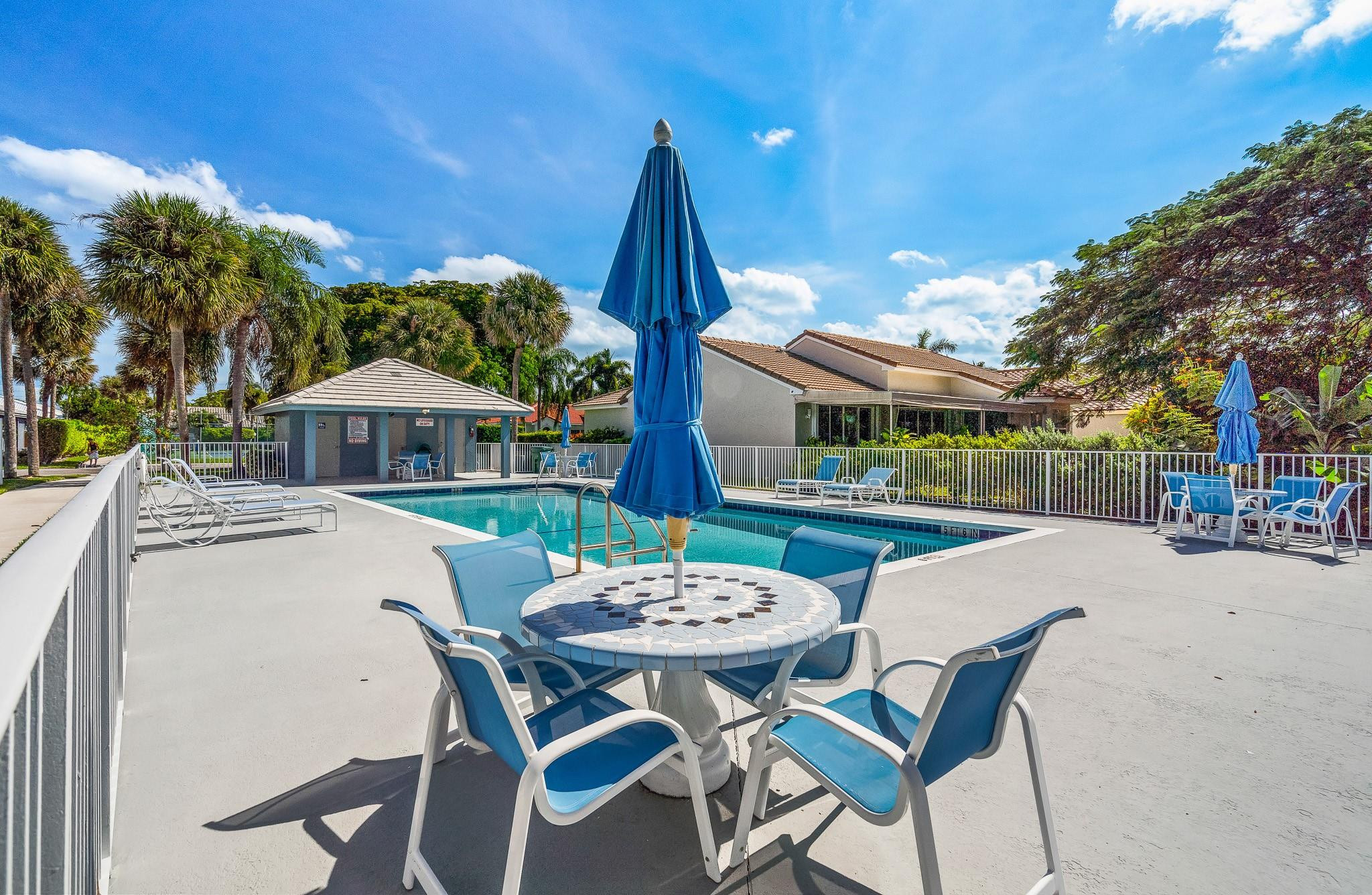 OAKLAND LAKES - Residential