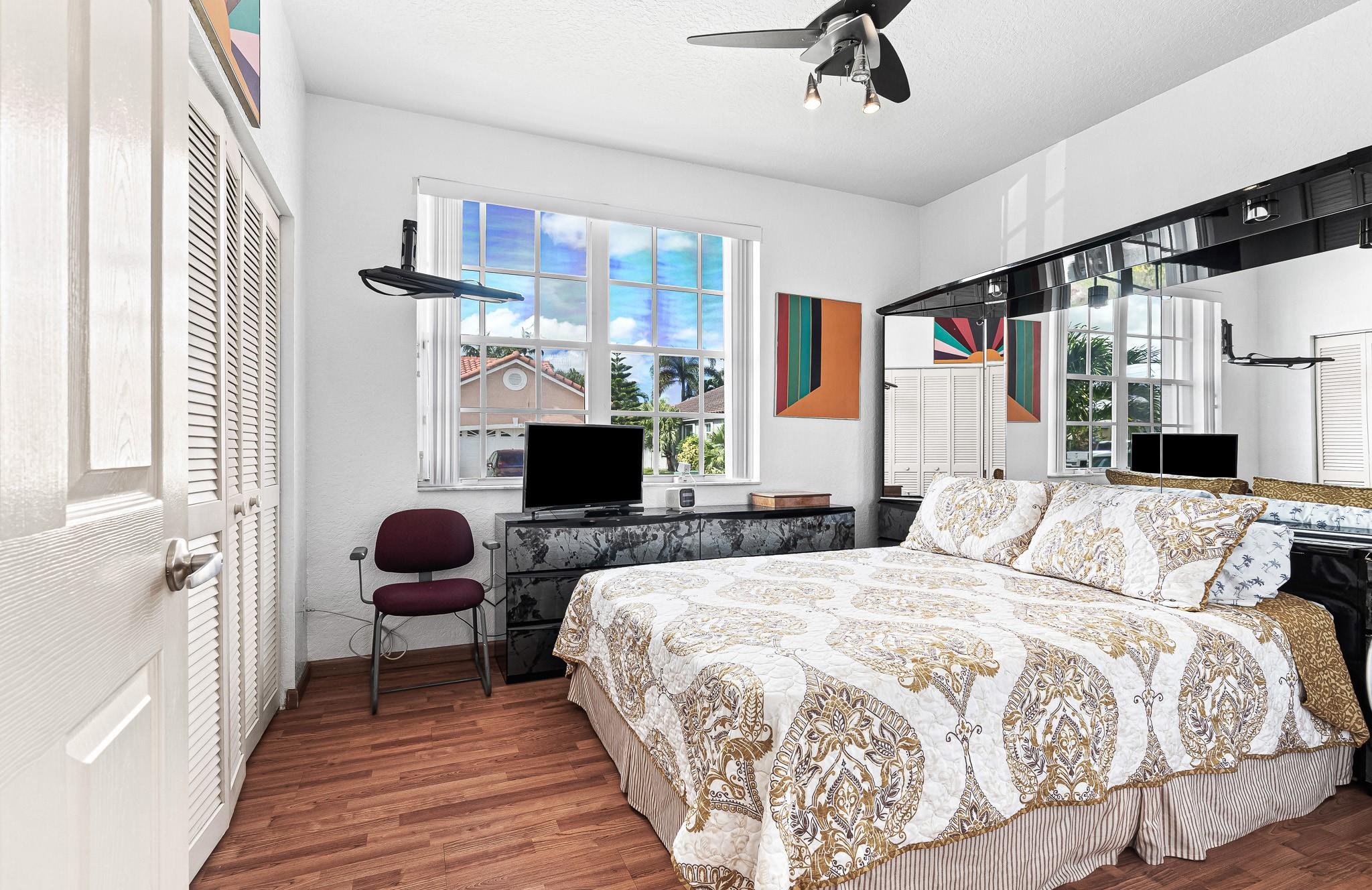 OAKLAND LAKES - Residential