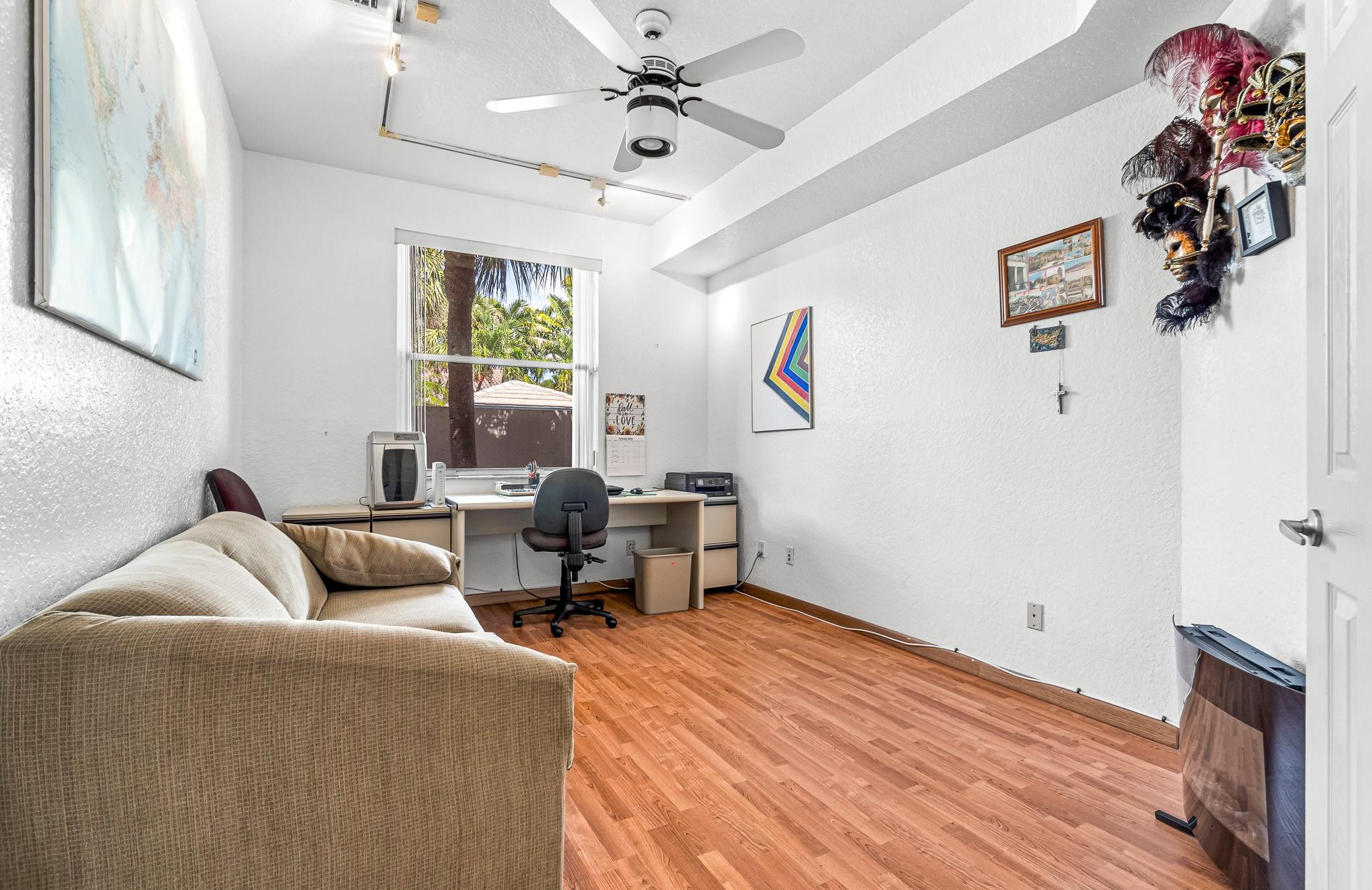 OAKLAND LAKES - Residential