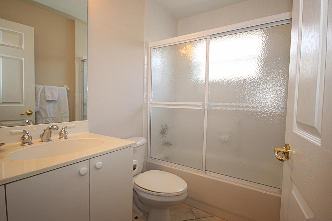 VALENCIA LAKES - Residential Lease