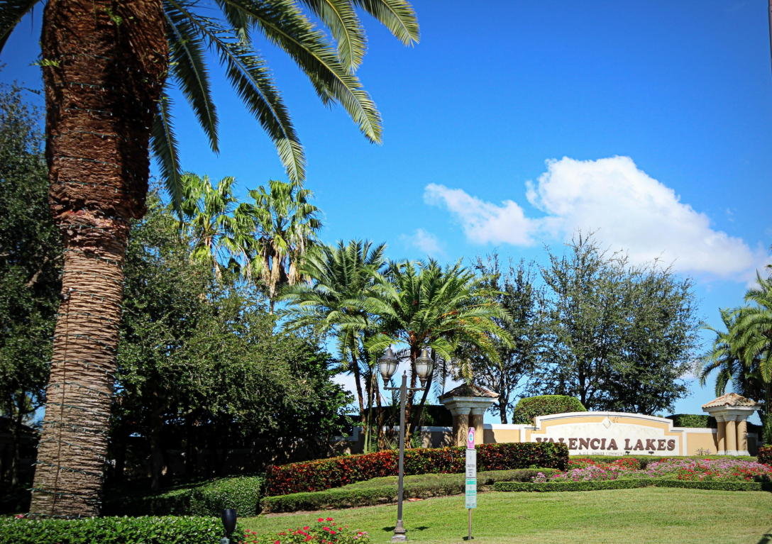 VALENCIA LAKES - Residential Lease