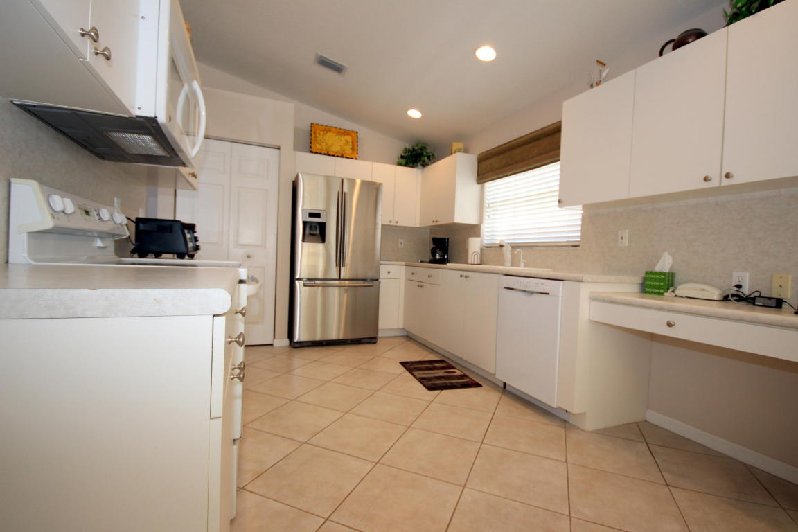 VALENCIA LAKES - Residential Lease