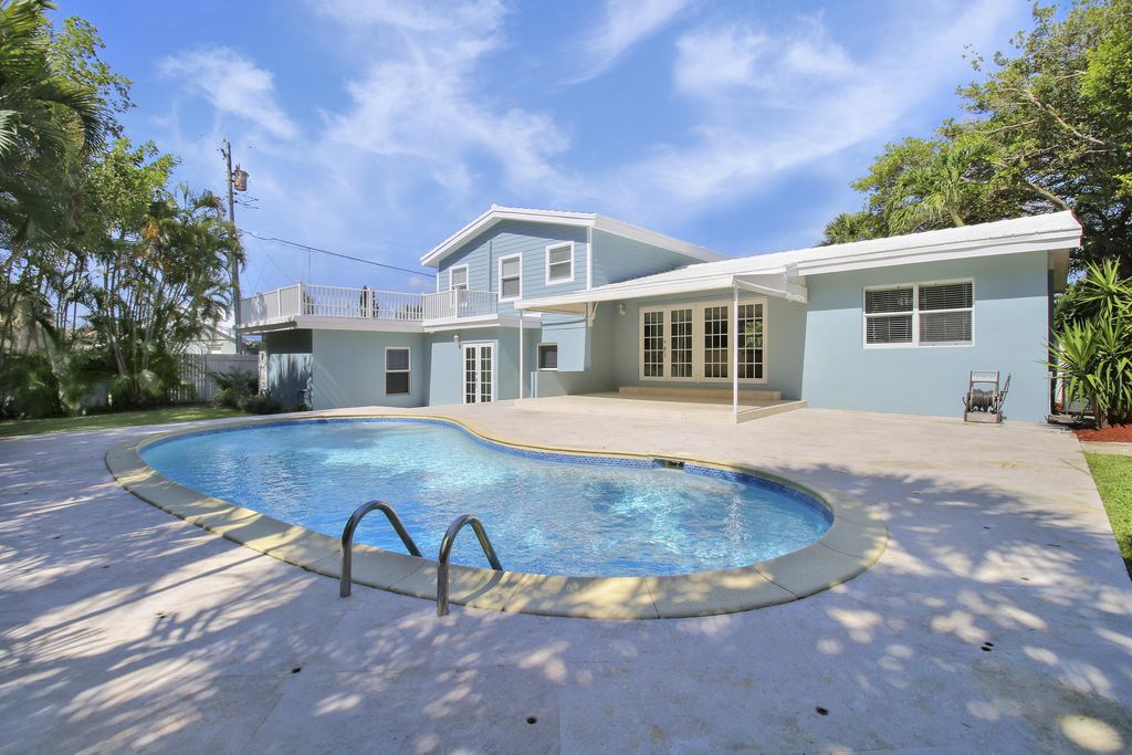 Photo of 1310 Manor Drive, Singer Island, FL 33404 (MLS # R10989113)