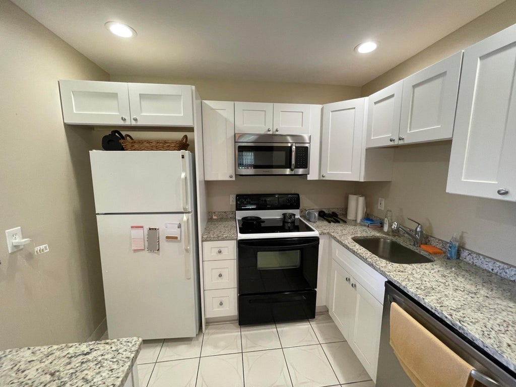 Photo of 318 Seville Terrace #N, Delray Beach, FL 33446 (MLS # R10996618)