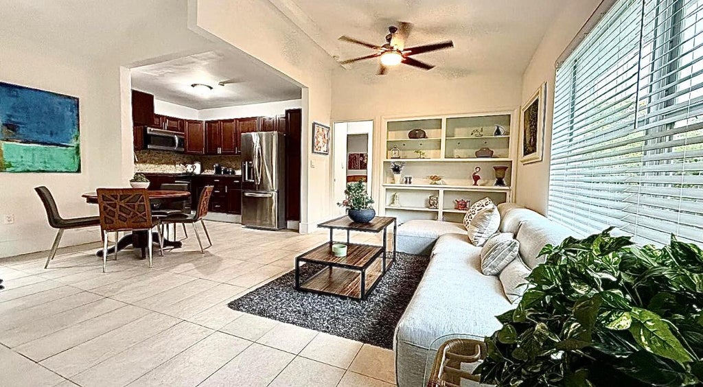 Photo of 1302 S FEDERAL Highway, Lake Worth Beach, FL 33460 (MLS # B26066751)