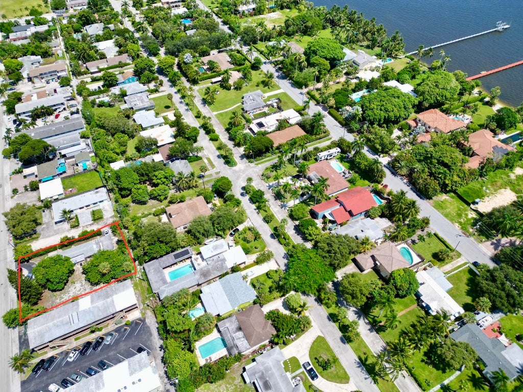Photo of 1302 S FEDERAL Highway, Lake Worth Beach, FL 33460 (MLS # B26066751)