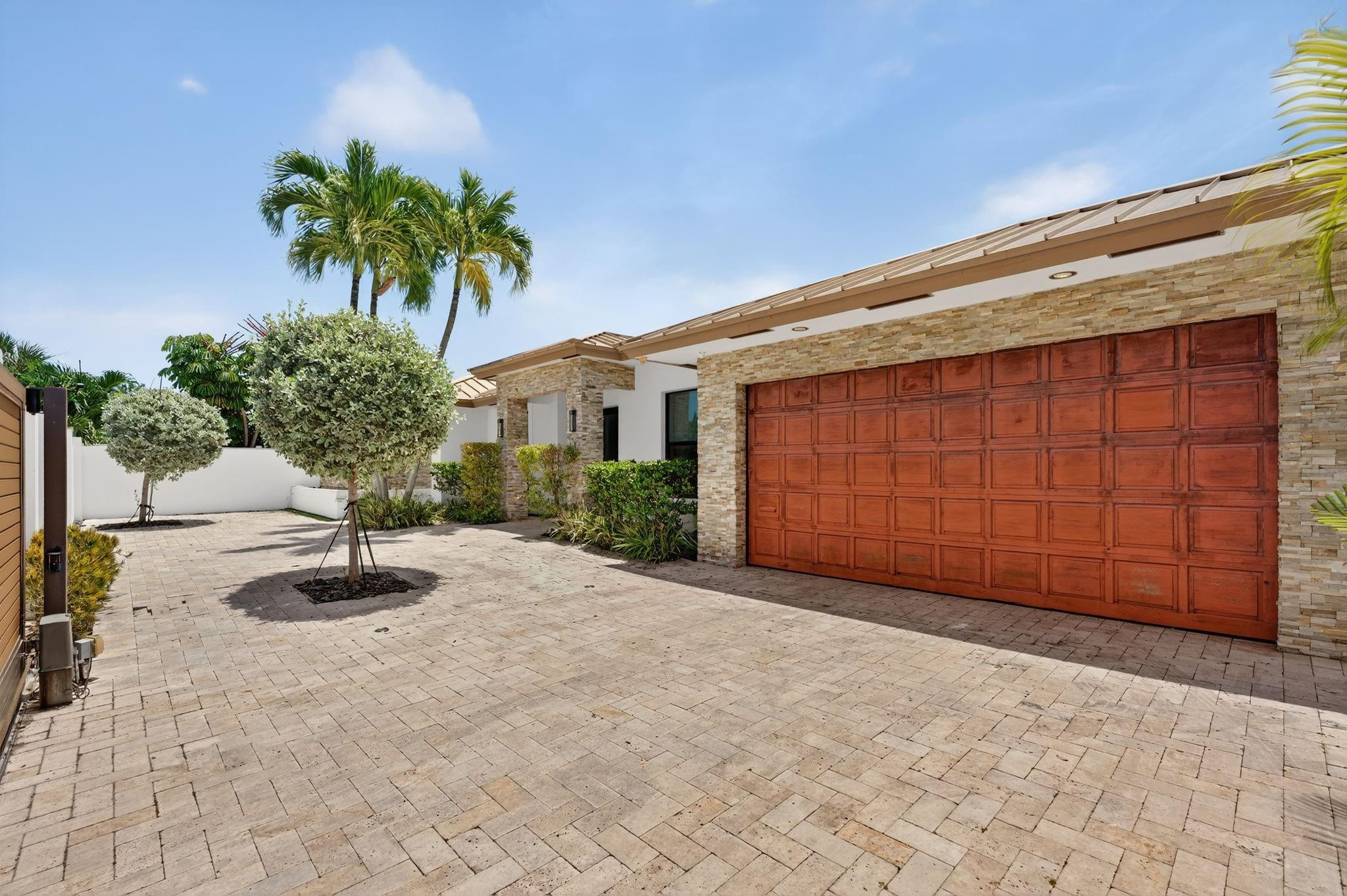 2460 NE 36th Street