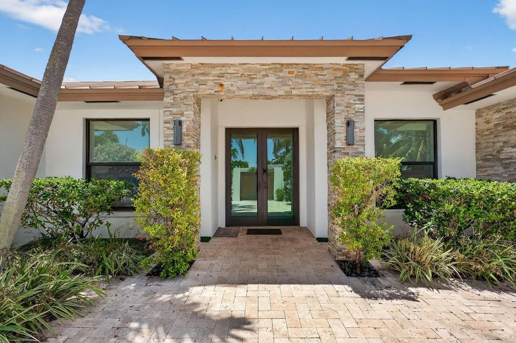 Photo of 2460 NE 36th Street, Fort Lauderdale, FL 33308 (MLS # F10516572)