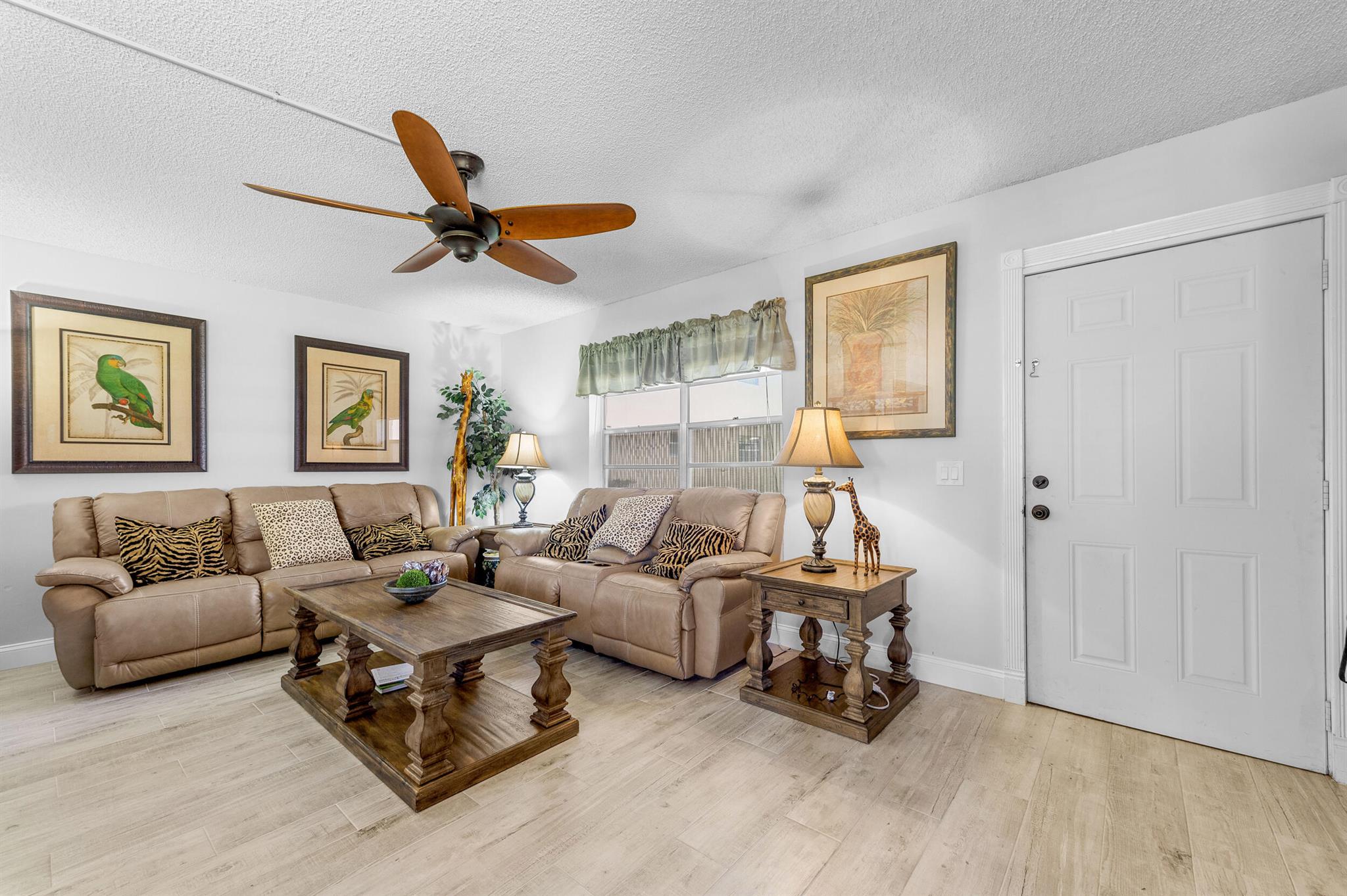 KINGS POINT BURGUNDY COND - Residential Lease