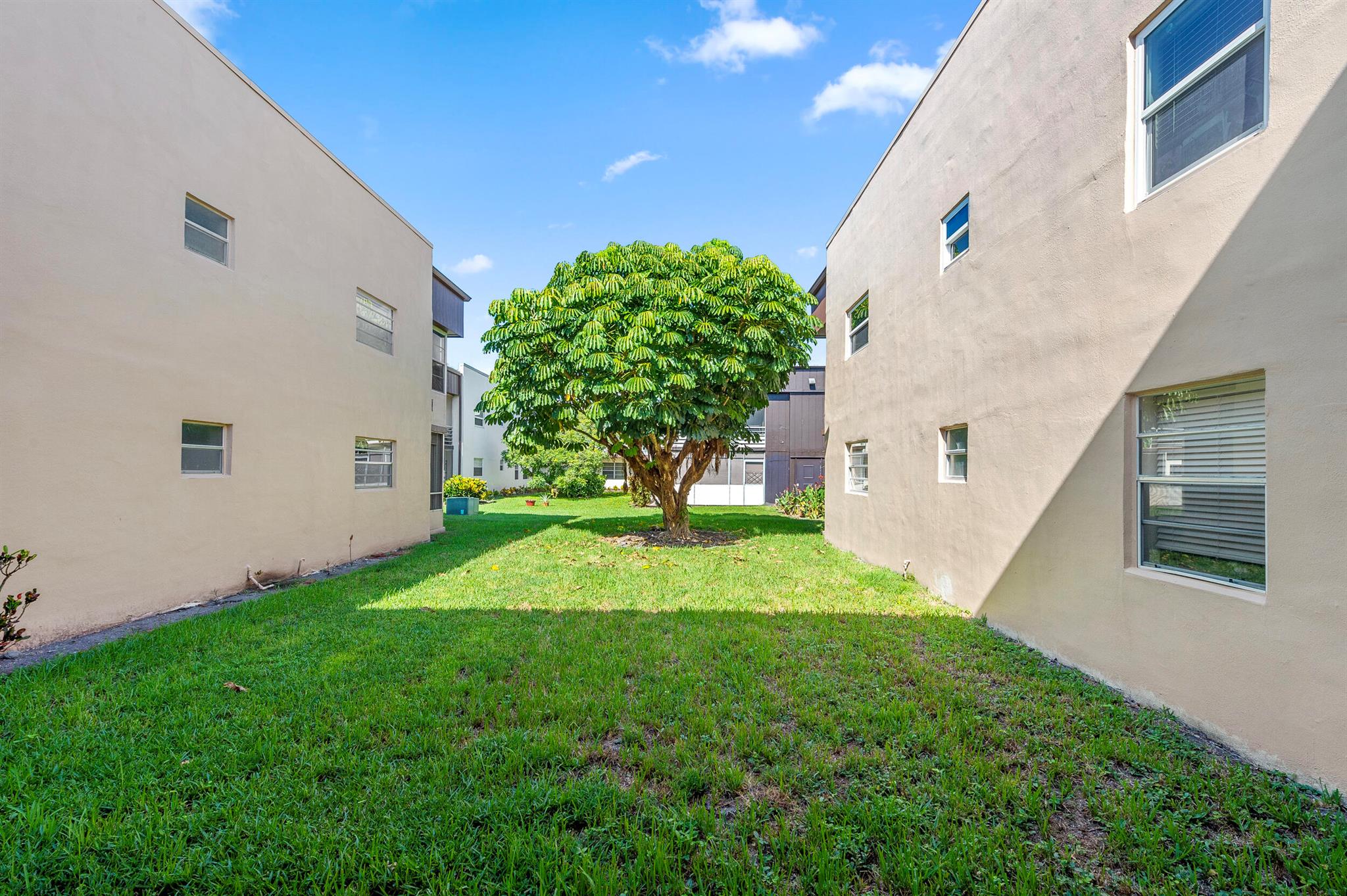 KINGS POINT BURGUNDY COND - Residential Lease