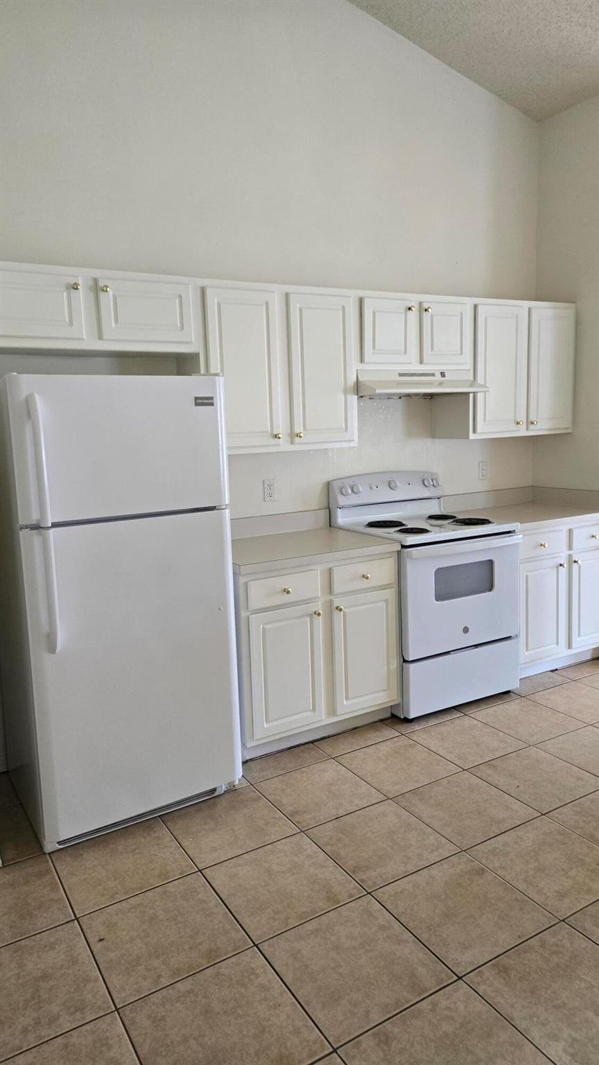 PORT ST LUCIE SECTION 21 - Residential Lease